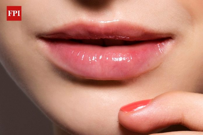 blackness-of-lips-can-be-removed-using-home-remedy