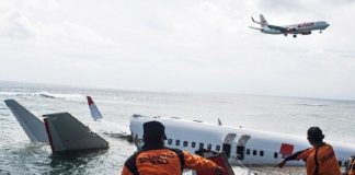 Indonesain boeing 737 crashes into sea afte taking off from jakarta