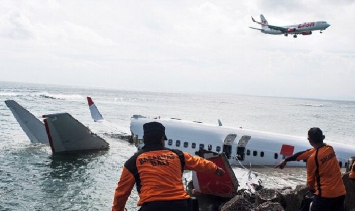 Indonesain boeing 737 crashes into sea afte taking off from jakarta