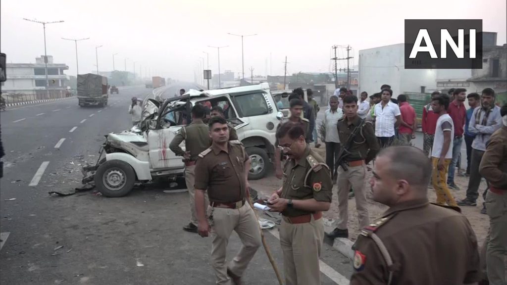 uttar-pradesh -eight-people-died-in-a-collision-between-a-truck-and-a-car-in-agra-rkt 