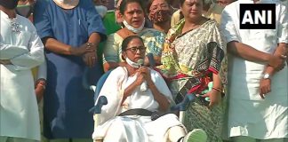 west-bengal-assembly-election-2021-mamata-banerjee-conduct-a-roadshow-on-a-wheelchair-from-gandhi-murti-to-hazra