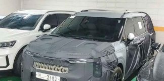 new-spy-shots-of-kia-carnival-facelift-india-launch-in-2024-check-here-more-detailsKia Carnival Facelift news update