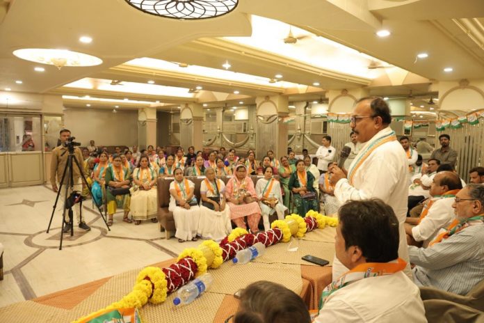 The statement that the loan waiver is not met is like rubbing salt on the wounds of farmers, 'Dada, apke wade ka kya hua?': Harsh Vardhan Sapkal