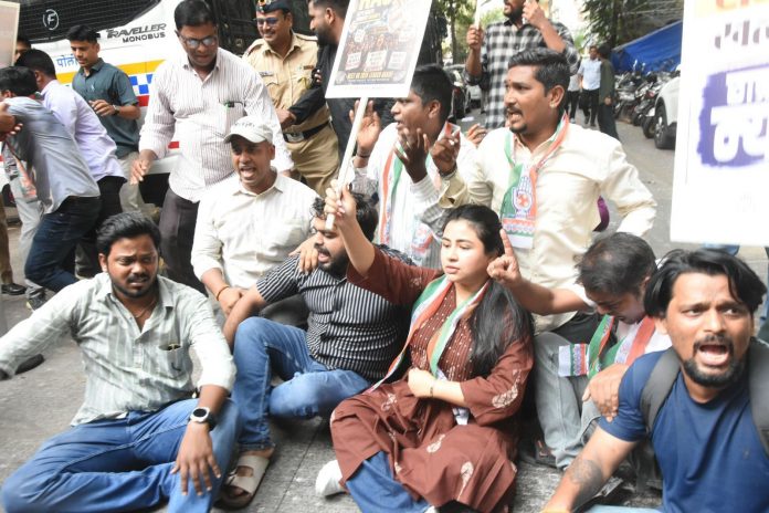 Mumbai Youth Congress Stages Vigorous Protest Against BJP Government Over ‘NEET’ Paper Leak Scandal