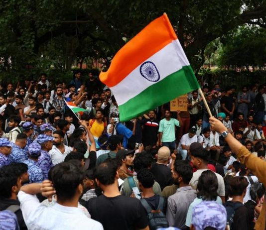 Mumbai Youth Congress stages rasta roko to protest Rahul Gandhi’s detention